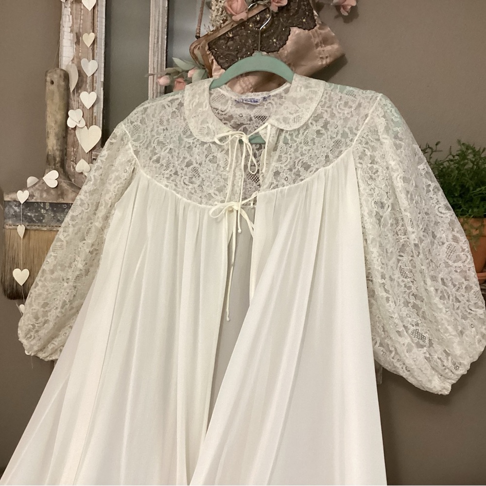 Vintage 1950s lace and nylon robe - Picture 3 of 6